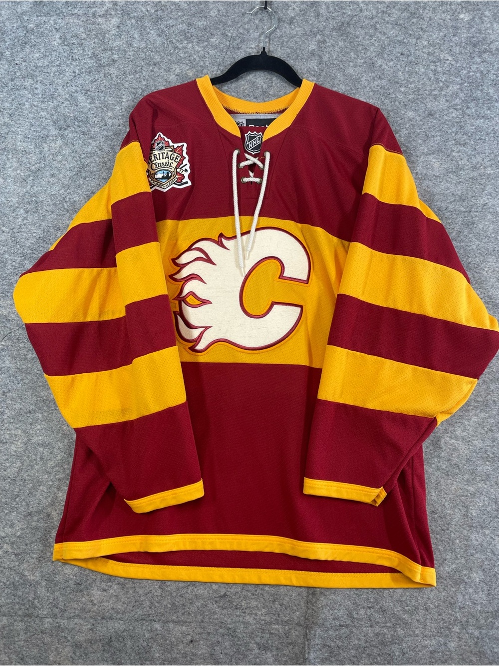 Vintage Reebok Calgary Flames Heritage Classic NHL Hockey Jersey Red Gold Large